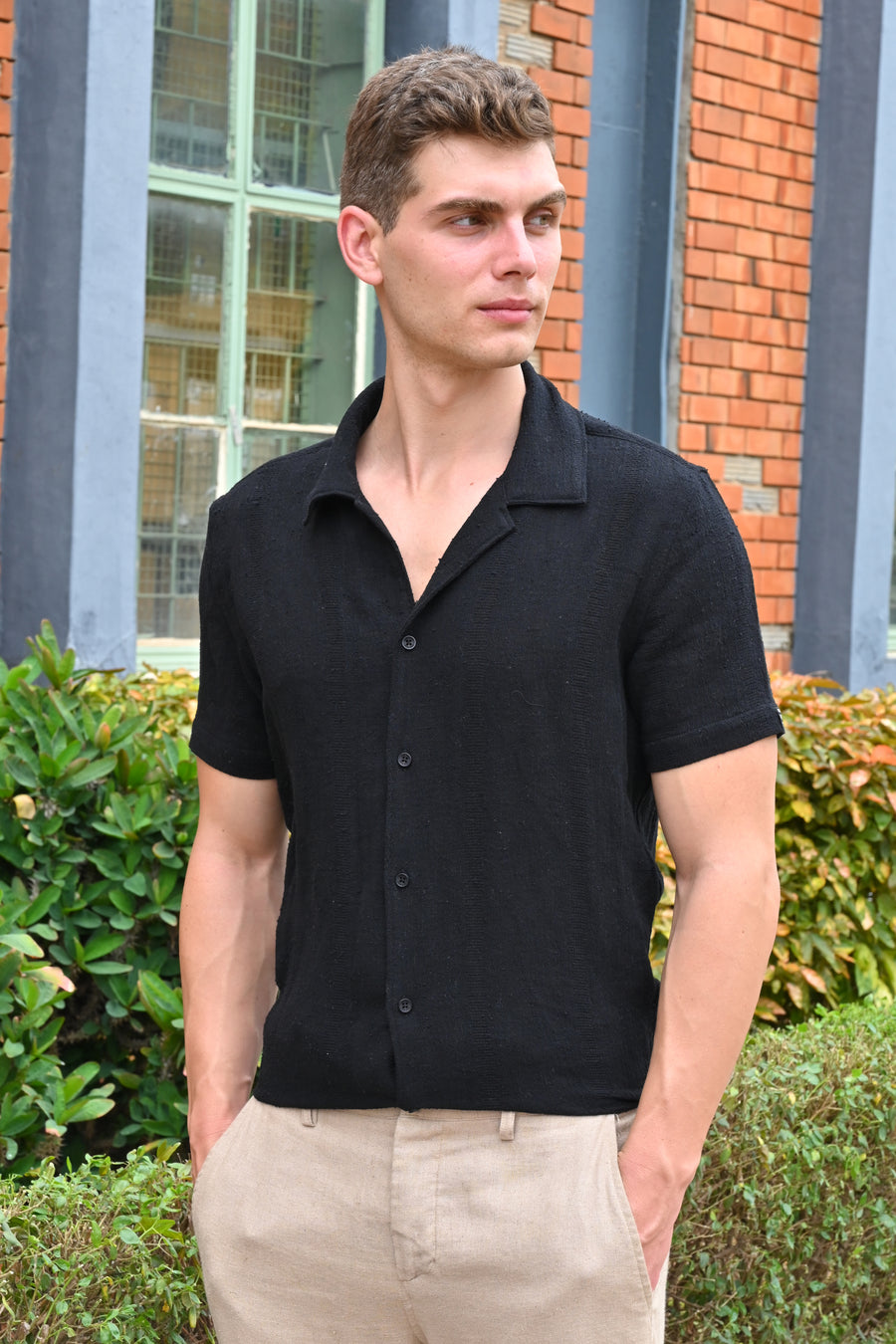 Avrum - Textured Cotton Solid Shirt - Black