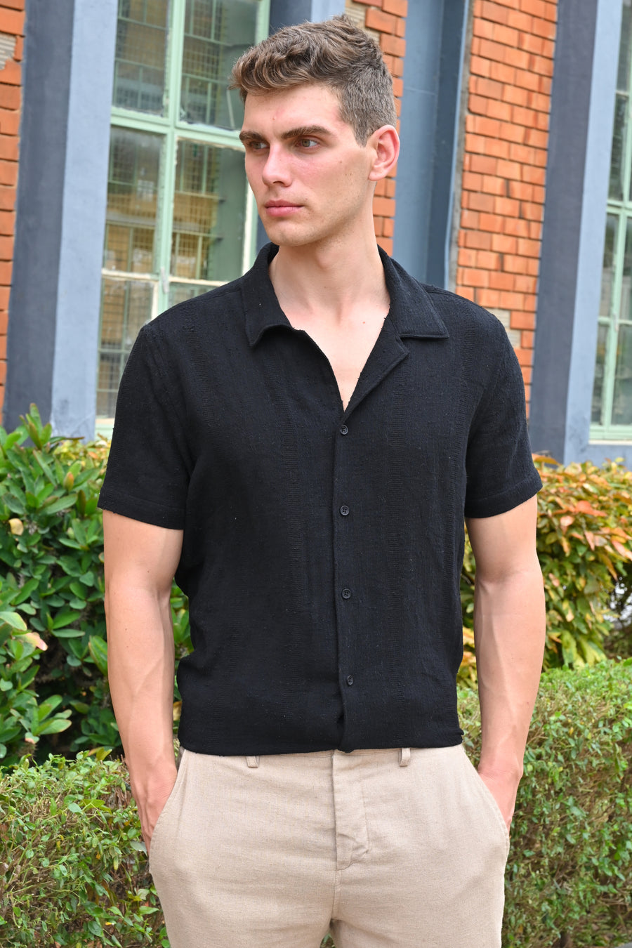 Avrum - Textured Cotton Solid Shirt - Black